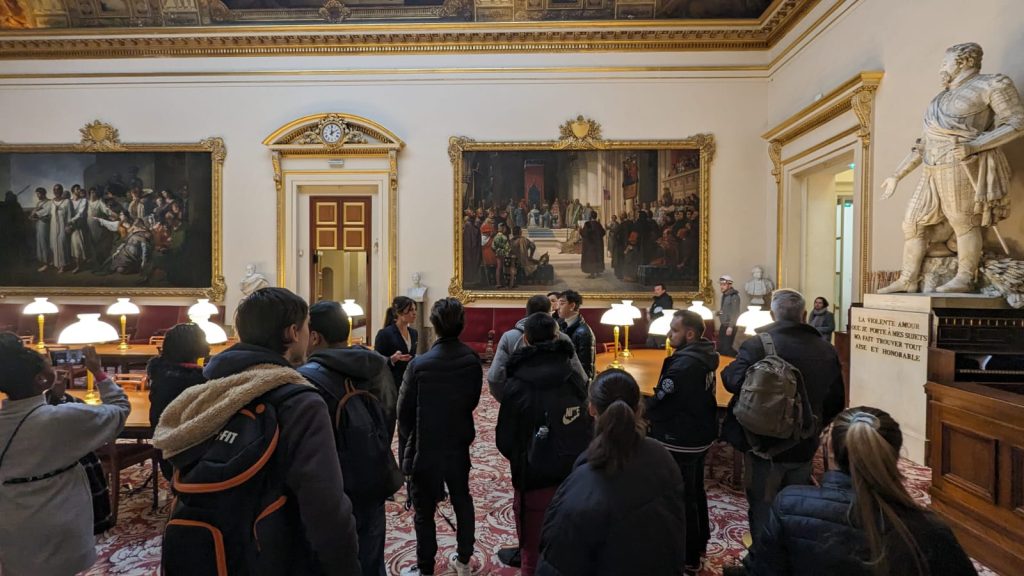 Jeunes de la mission locale à l'Assemblée Nationale