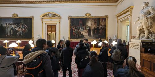 Jeunes de la mission locale à l'Assemblée Nationale